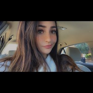 Meet your Posher, Alyssa